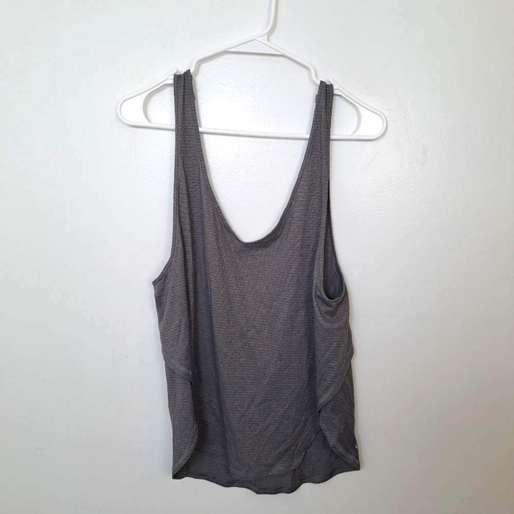 Lululemon Gray Cropped Loose Flowy‎ Sporty Fitness Active Gym Tank Top Size M